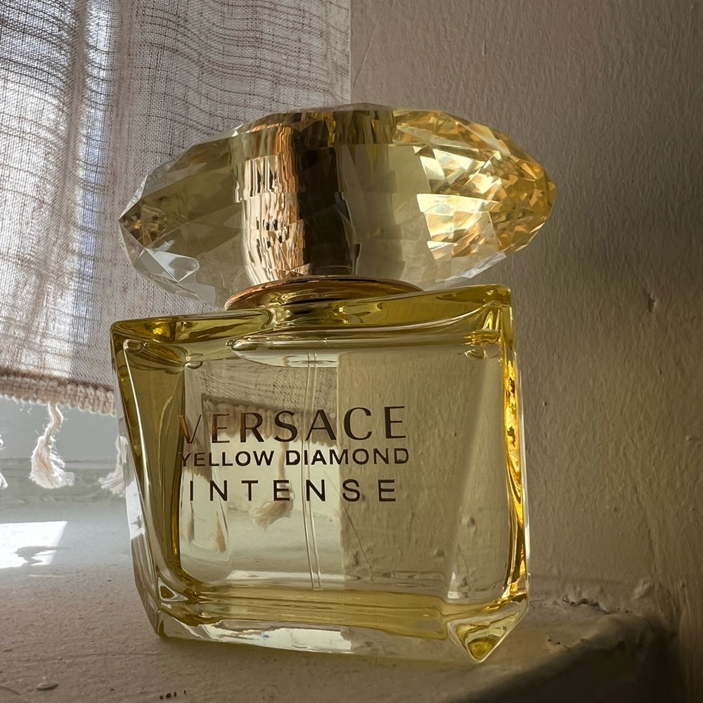 Versace Yellow Diamond Perfume